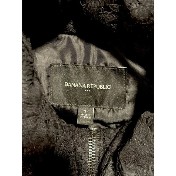 BANANA REPUBLIC Lace Overlay Puffer Vest Size Small - Picture 3 of 6